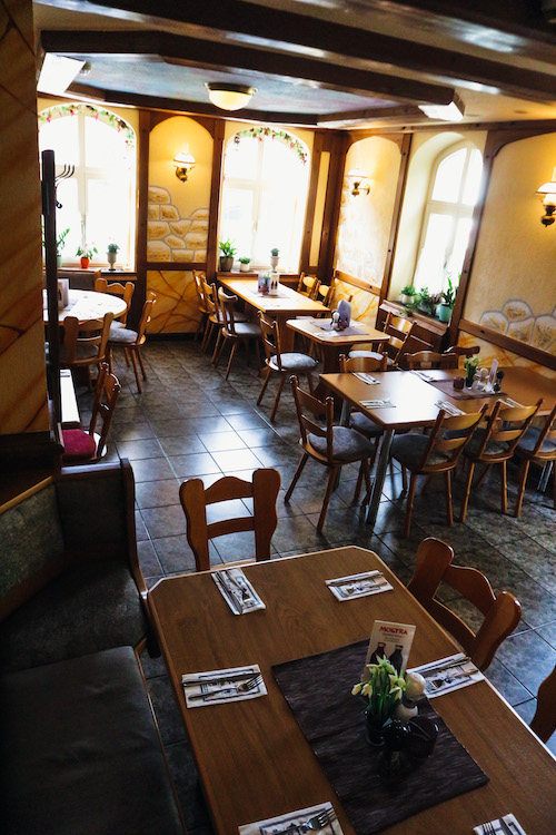 Lokal Taverna Athen Tische